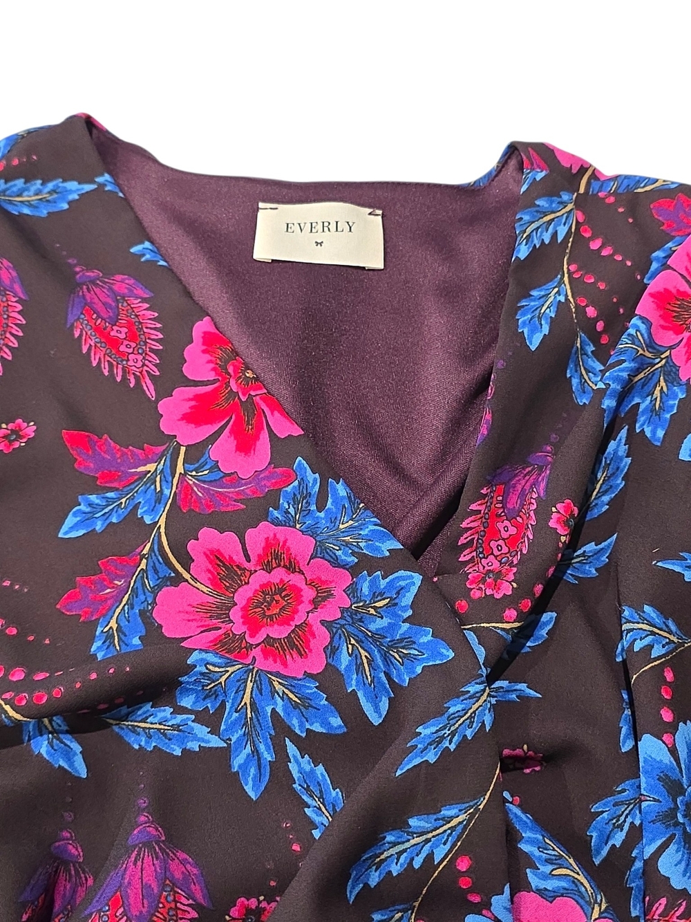 Everly Woman's Floral Romper Size Large (L) E83 - Picture 2 of 9